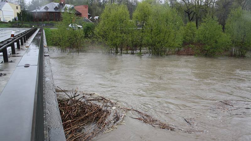 Bečva v Ústí na Hranicku 28. dubna 2017