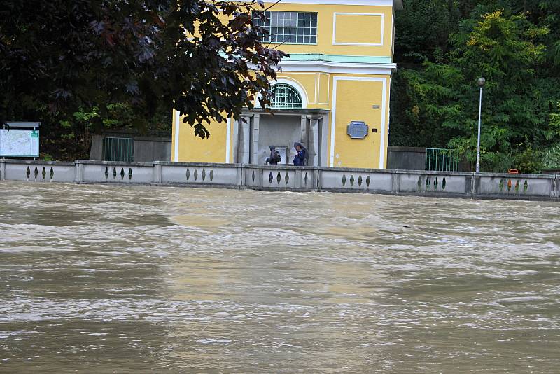 Bečva v lázních Teplice nad Bečvou ve středu 14. října 2020 v 15.30 hodin.