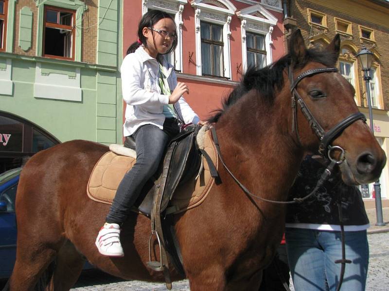 Barevný den a Den bez aut na Masarykově náměstí v Hranicích