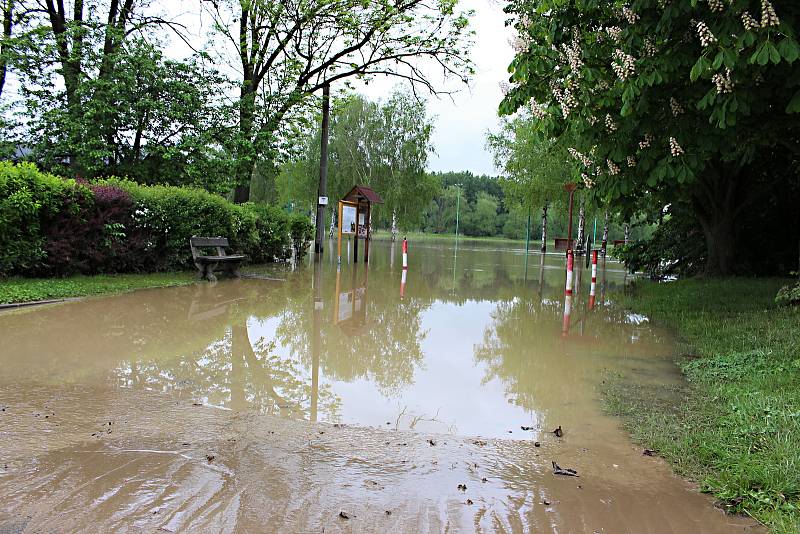 Zatopené hřiště v Ústí ve čtvrtek 23.5. 2019 dopoledne.