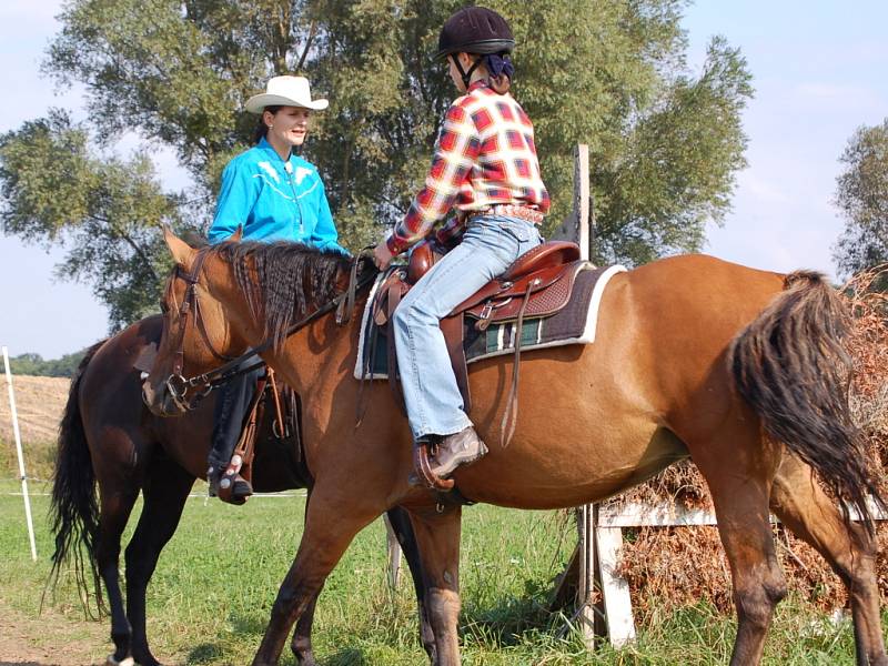 V Radkově Lhotě soutěžili jezdci v rychlostních disciplínách, ale také v trail parkuru. 