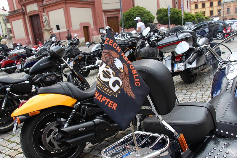 Motorkáři se v Hranicích pomodlili za mrtvé kamarády a zahájili letošní sezonu.