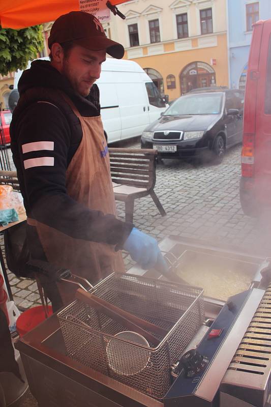 Jarní trhy na hranickém náměstí.