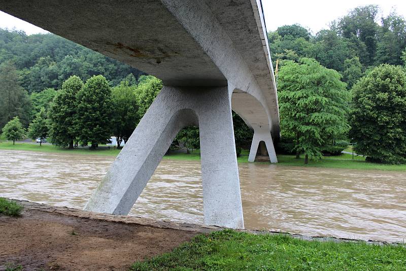 Bečva v Teplicích nad Bečvou v neděli 21. června v 16.20 hodin.