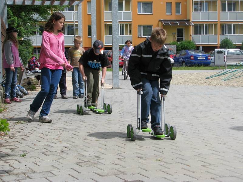 Odpoledne plné her a soutěží bylo připraveno pro hranické školáky u místního Domu dětí a mládeže v Galašově ulici. Oslava Dne dětí je zde už mnohaletou tradicí