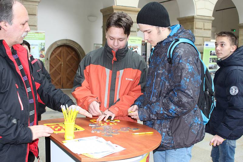 Den strojírenství ve středu  ve dvoraně hranického zámku.