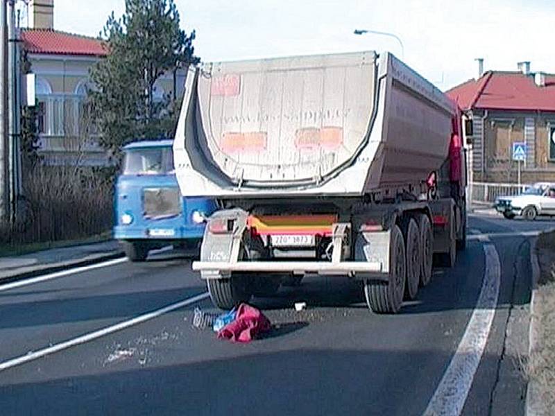 Na této silnici v Hranicích zahynula osmdesátiletá žena.