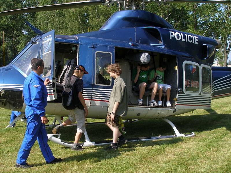 V bohatém programu nechyběly ani ukázky policejní, hasičské a vojenské techniky.