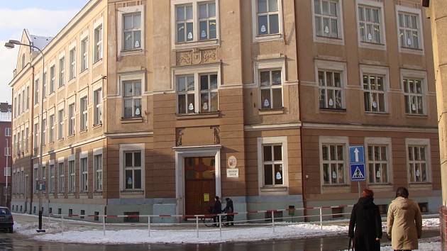 Přerovské političce a pedagožce Růženě Stokláskové chtějí umístit na budovu Základní školy B. Němcové v Přerově zdejší radní.