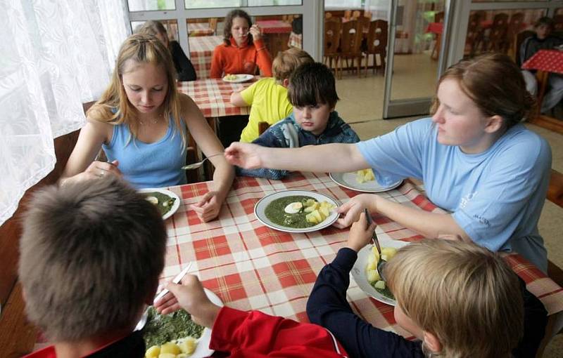 Děti ze záplavami postiženého Hranicka v ozdravovně ve Vojtěchově 