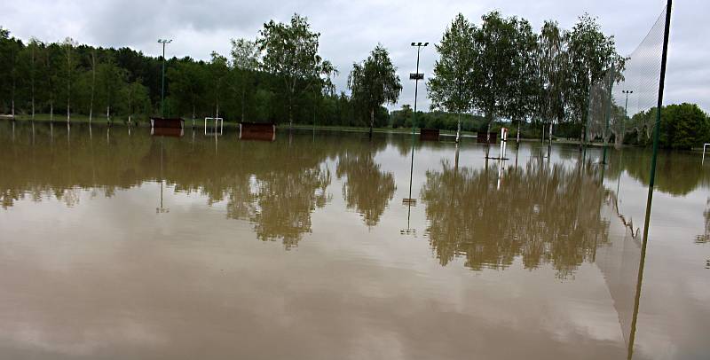 Zatopené hřiště v Ústí ve čtvrtek 23.5. 2019 dopoledne.