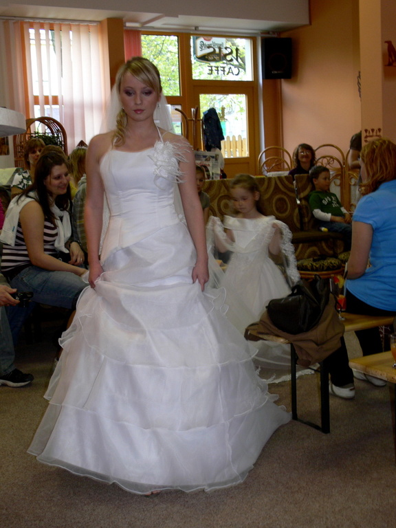 OBRAZEM: Na přehlídce byly k vidění svatební šaty - Hranický deník