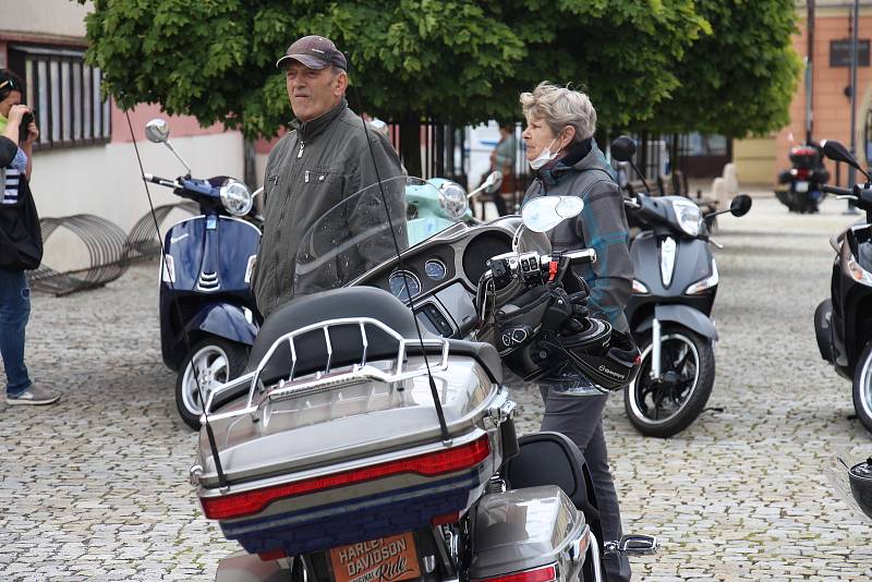 Motorkáři se v Hranicích pomodlili za mrtvé kamarády a zahájili letošní sezonu.