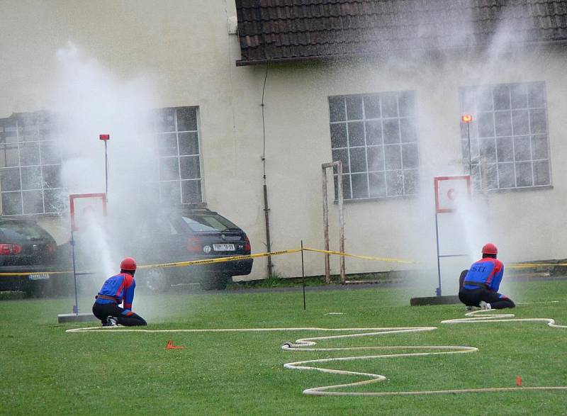 Dnes hasiči v Olšovci pořádají i různé soutěže. 