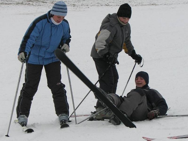 Na kladecké sjezdovce je teď asi 20 centimetrů sněhu. 