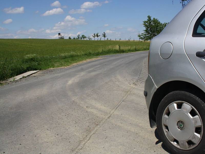 Nová cesta mezi Boškovem a Středolesím