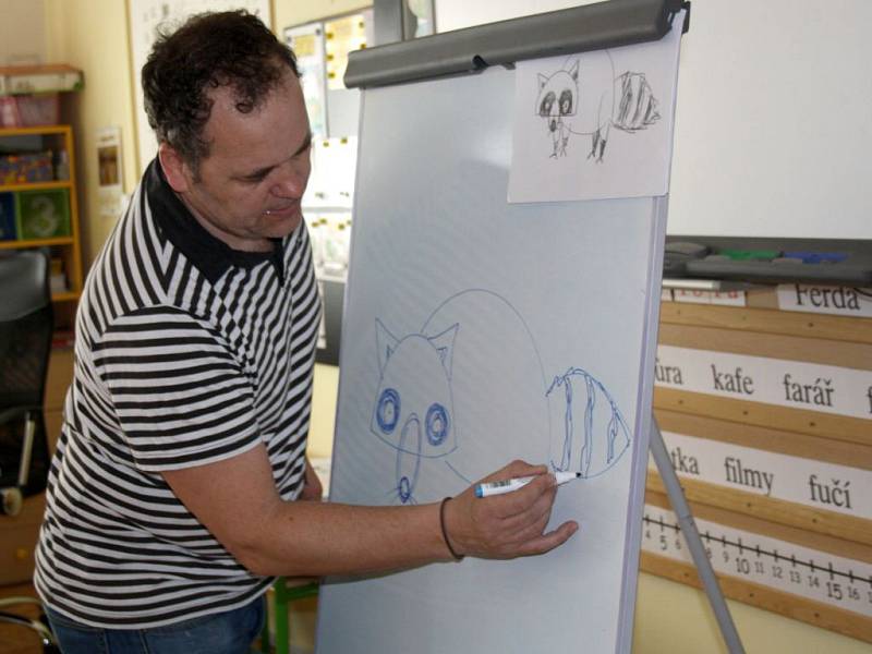 Kreslení s Lubomírem Dostálem na ZŠ 1. máje v Hranicích 