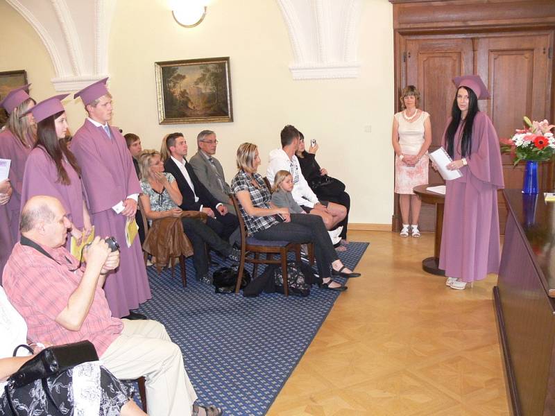 Slavnostní ceremoniál předávání maturitního vysvědčení žákům Soukromé střední odborné školy Hranice