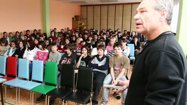 Český dobrodruh a spisovatel Oldřich Bubák cestoval s žáky z pólu na pól.