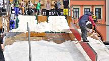 Hranické náměstí patřilo v říjnu lyžařům a snowboardistům