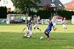 Fotbalisté Tatranu Všechovice (v modrém) doma porazili po penaltách 3:2 FC Želatovice