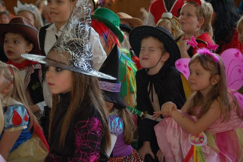 Maškarní karneval na ZŠ Struhlovsko v Hranicích