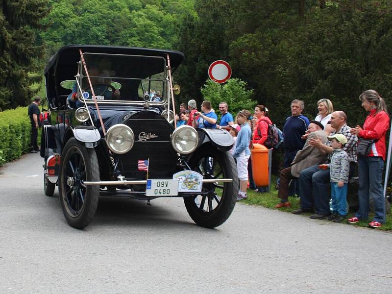 Veteráni v Teplicích nad Bečvou. 17. ročník Helfštýnského okruhu