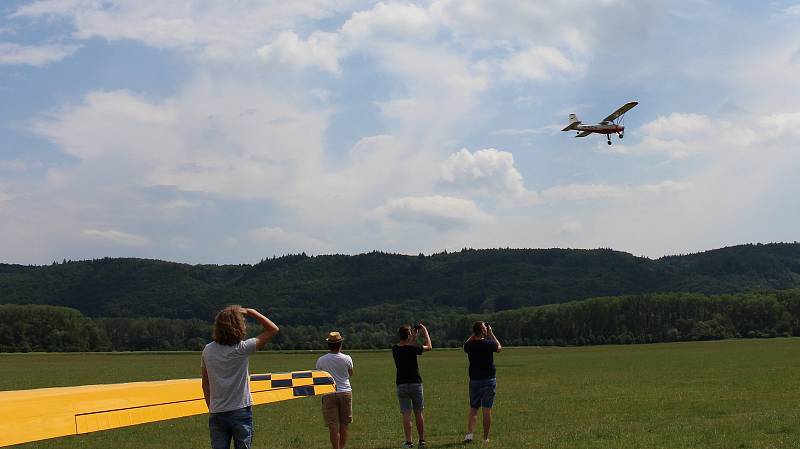 Air-auto-moto veteranfest na drahotušském letišti