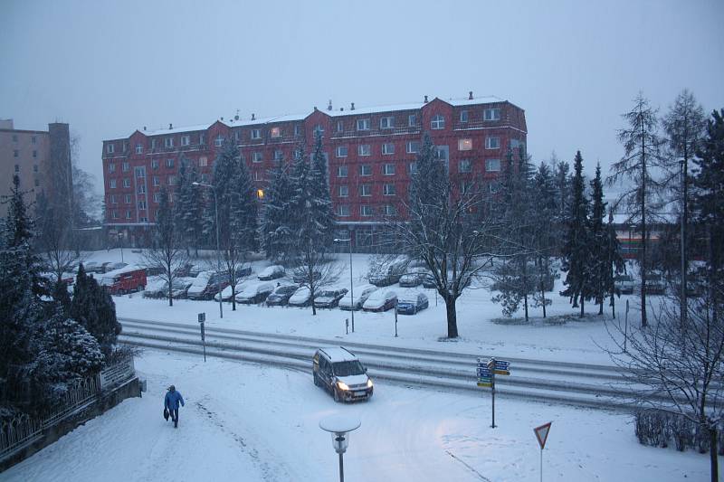 Hustě sněžit začalo v Hranicích už v úterý 31. ledna odpoledne.