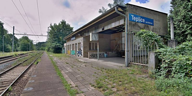 Bývalá železniční stanice v Teplicích nad Bečvou by se měla proměnit v informační centrum Hranické propasti