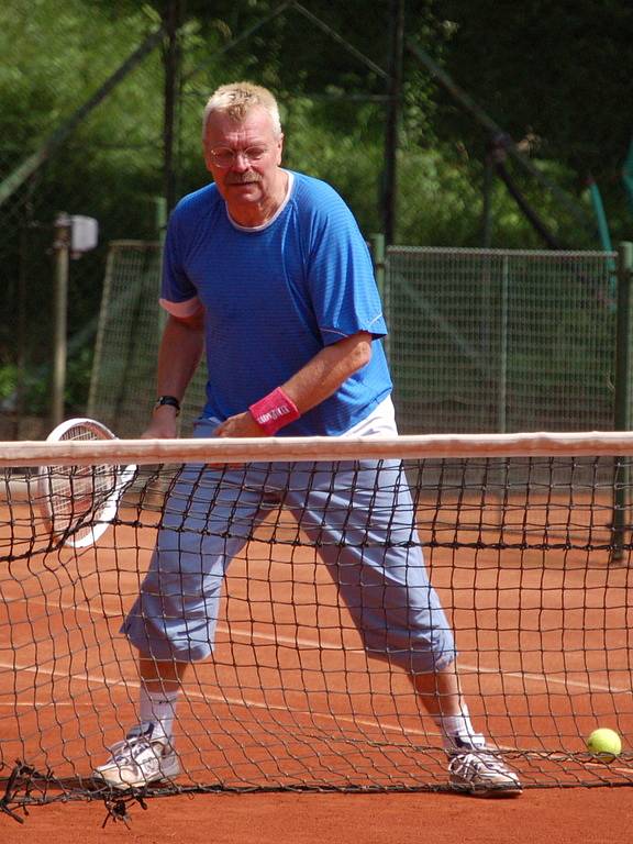 Osobnosti českého šoubyznysu mohli v neděli 21. června spatřit ti, kdo zavítali na tenisové kurty v Přerově.