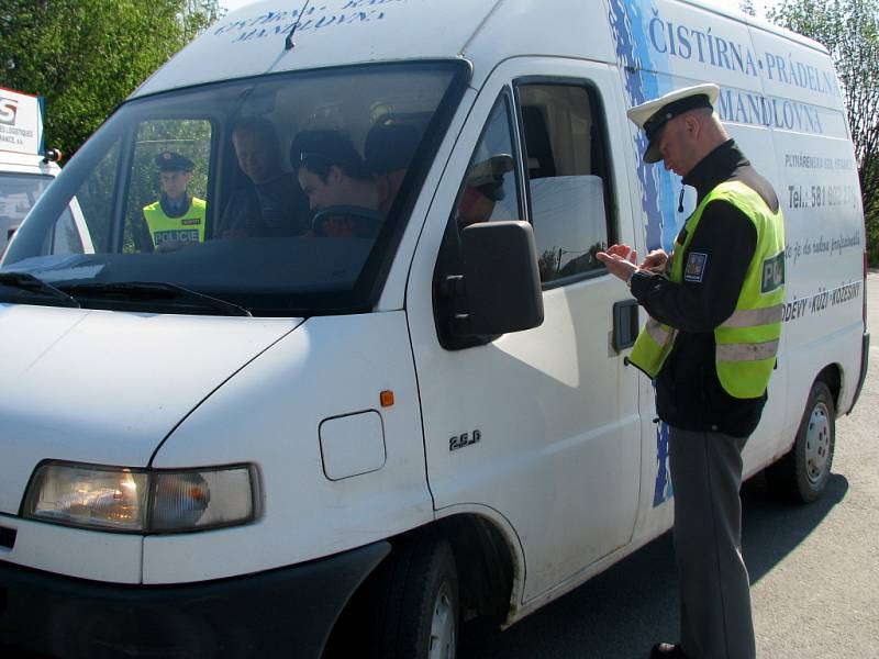 Snaha snížit na Hranicku kriminalitu byla hlavním smyslem úterní policejní akce s výstižným názvem Razie. Muži v uniformách se při ní zaměřovali mimo jiné na dodržování rychlosti a dalších pravidel silničního provozu.