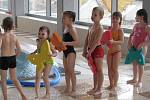 Děti z Mateřské školy Míček v Hranicích absolvovaly kurz plavání.