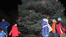 Rozsvícení vánočního stromu ve Všechovicích.