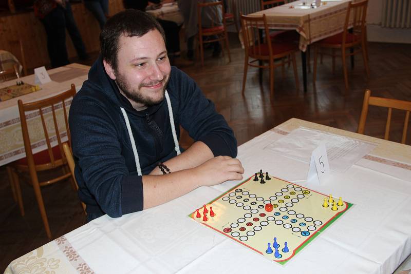 V Malhoticích se v sobotu uskutečnil turnaj v Člověče, nezlob se! V místním kulturním domě se ale nikdo nezlobil, u souztěžních stolů bylo naopak veselo.