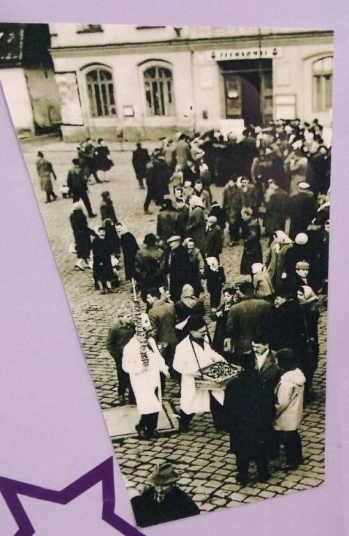 Výstava fotografií z masopustních průvodů z let 1961, 1962 a 1967 v infocentru Vodňany v roce 2022.