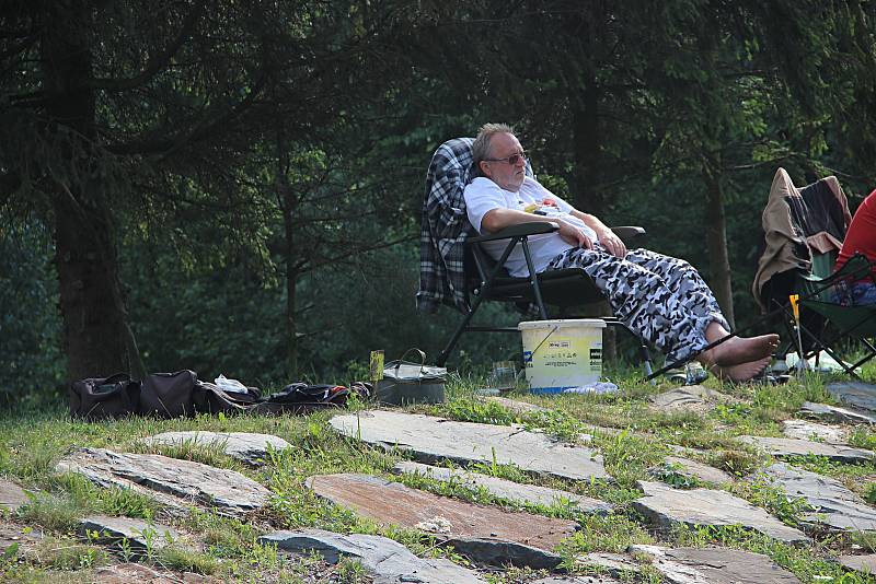 V Malhoticích pořádali rybářské závody, kterých se účastnilo přes dvě desítky rybářů.