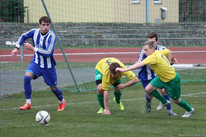 Fotbalisté Hranic (v pruhovaném) proti Rýmařovu