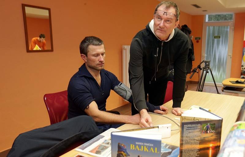 Marek Šimíček při pokusu o mrazivý rekord. Vstoupil do Polária v lázeňském domě Janáček v Teplicích nad Bečvou, kde strávil osm hodin v kryokomoře při teplotě - 100 stupňů.