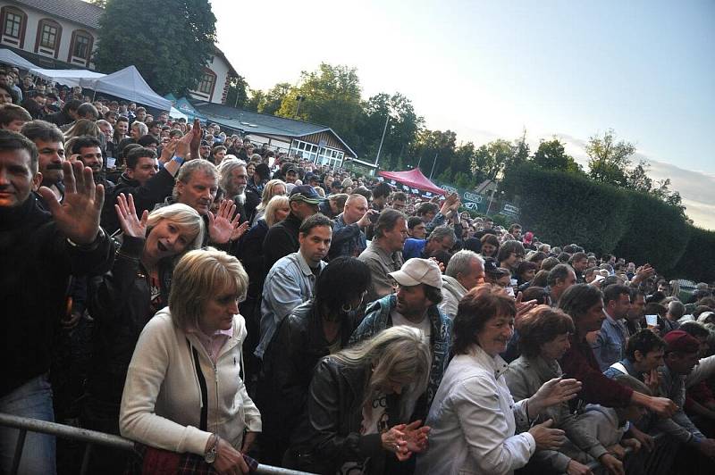 Festival Rockové Hranice na nádvoří Divadla Stará střelnice