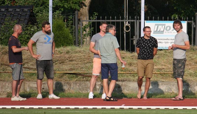 Fotbalisté Hranic (v zeleném) deklasovali v poháru Všechovice 6:1.