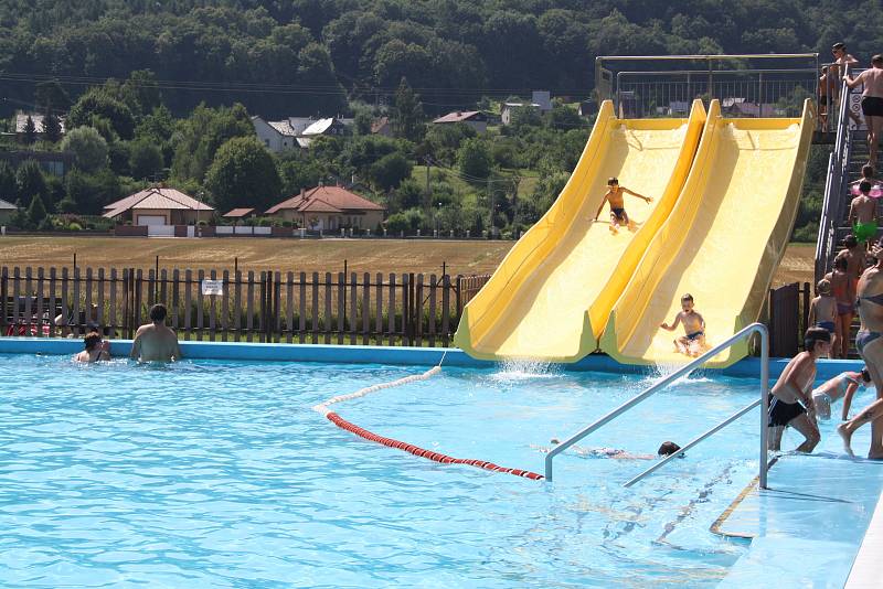 Tropický den na hranickém koupališti