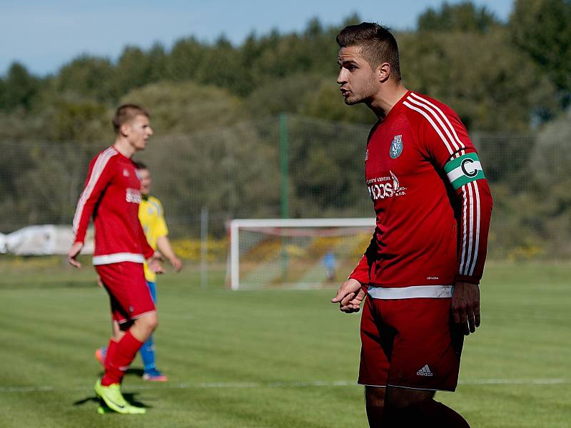 Fotbalisté TJ Sokol Ústí (v červeném) proti FK Kozlovice