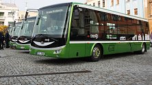 Na hranickém Masarykově náměstí bylo představeno šest nových elektrobusů