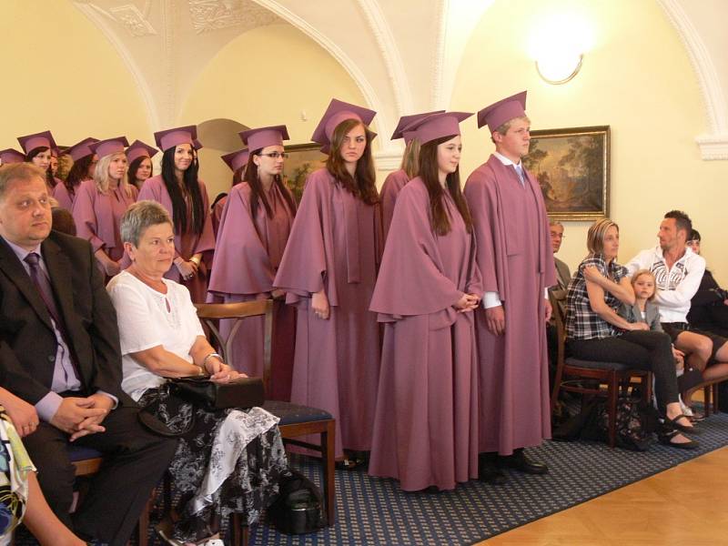 Slavnostní ceremoniál předávání maturitního vysvědčení žákům Soukromé střední odborné školy Hranice