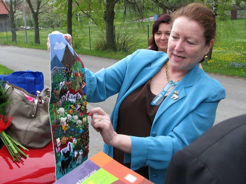 Velvyslankyně Peru María Landaveri navštívila Partutovice i se svojí maminkou