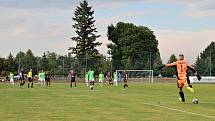 Utkání 1. kola MOL Cupu mezi SK Hranice (v modrém) a MFK Karviná rozhodovaly po remíze 2:2 až penalty.