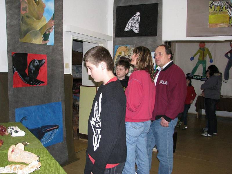 Výstava prací žáků výtvarného oboru hranické zušky v Galerii M+M