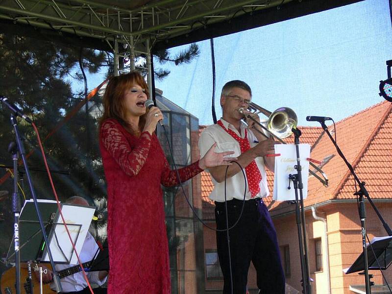 Na posledním koncertu Hranického kulturního léta se představil holandský orchestr Workshop Oldtimers společně s taneční skupinou Oldies