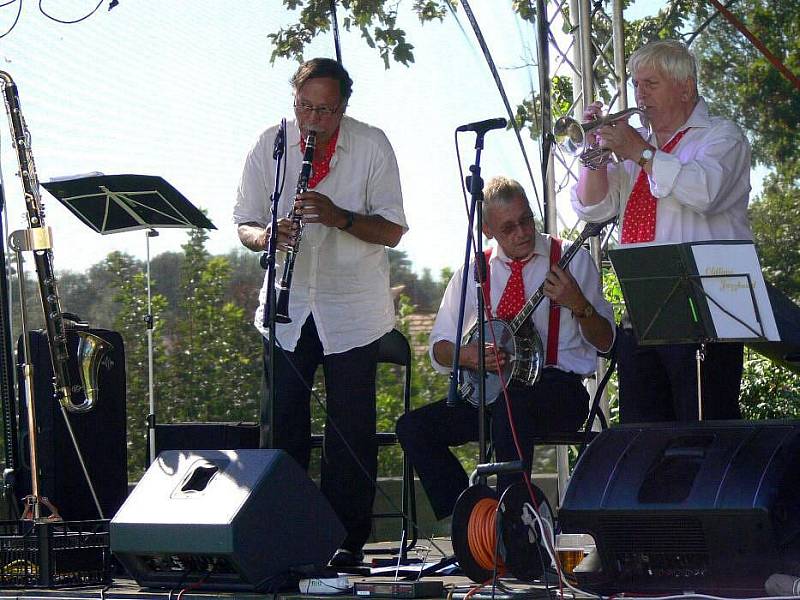 Na posledním koncertu Hranického kulturního léta se představil holandský orchestr Workshop Oldtimers společně s taneční skupinou Oldies